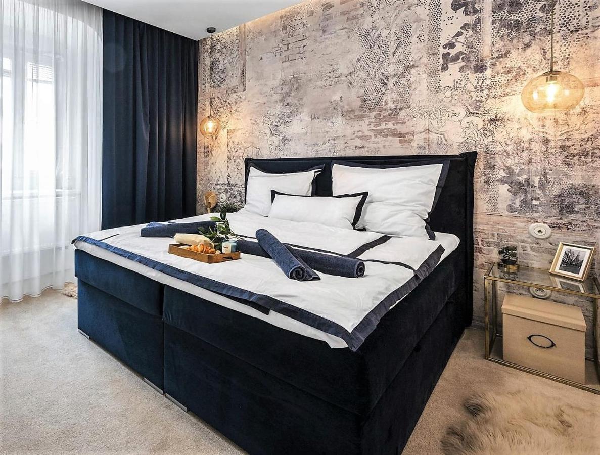 New Design & High Standard Apt From 16Th Century In Old Town-Free Parking ブラチスラヴァ エクステリア 写真