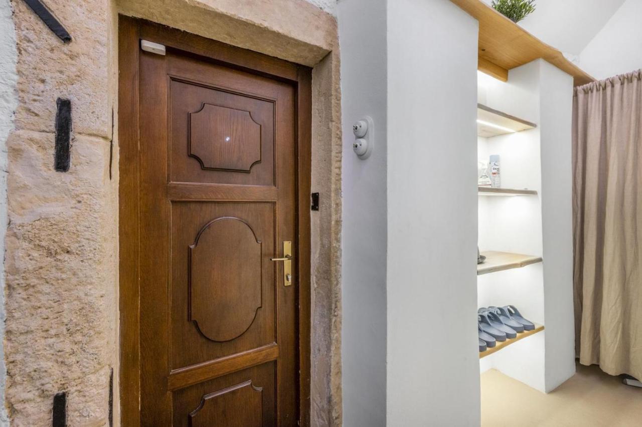 New Design & High Standard Apt From 16Th Century In Old Town-Free Parking ブラチスラヴァ エクステリア 写真